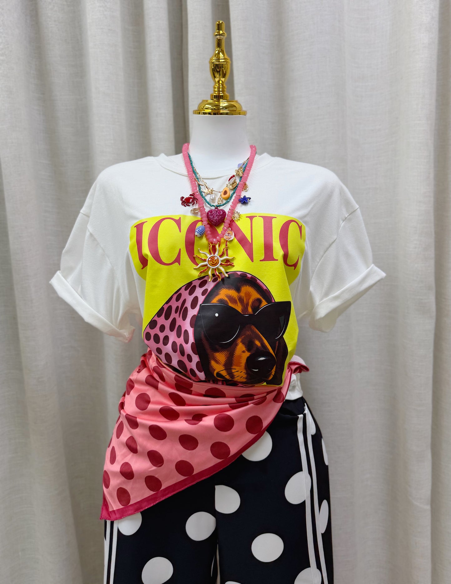 Iconic Graphic Tee BLANCA (Incluye el pañuelo)
