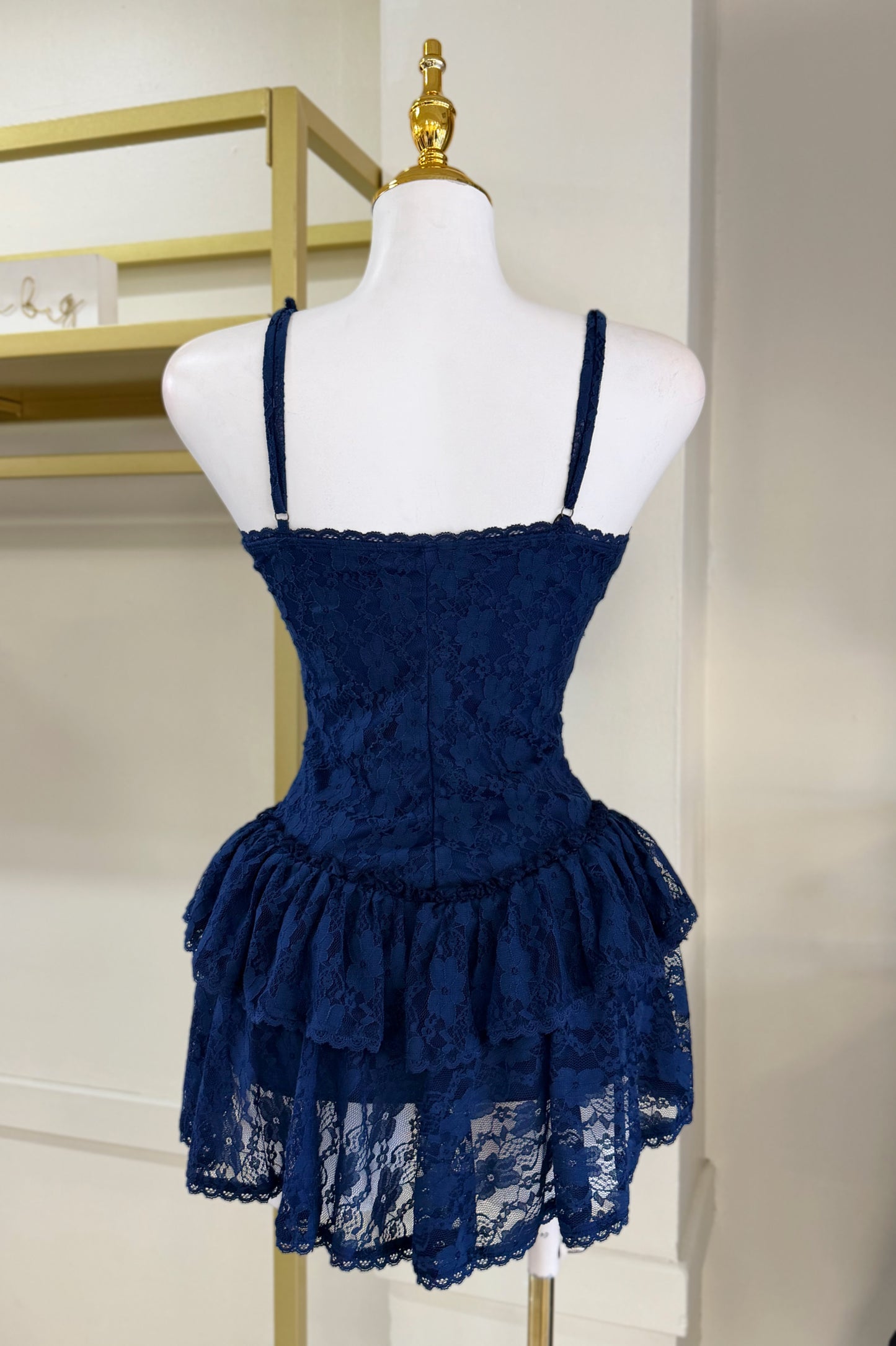 Thalia Lace Dress (Corre pequeño)