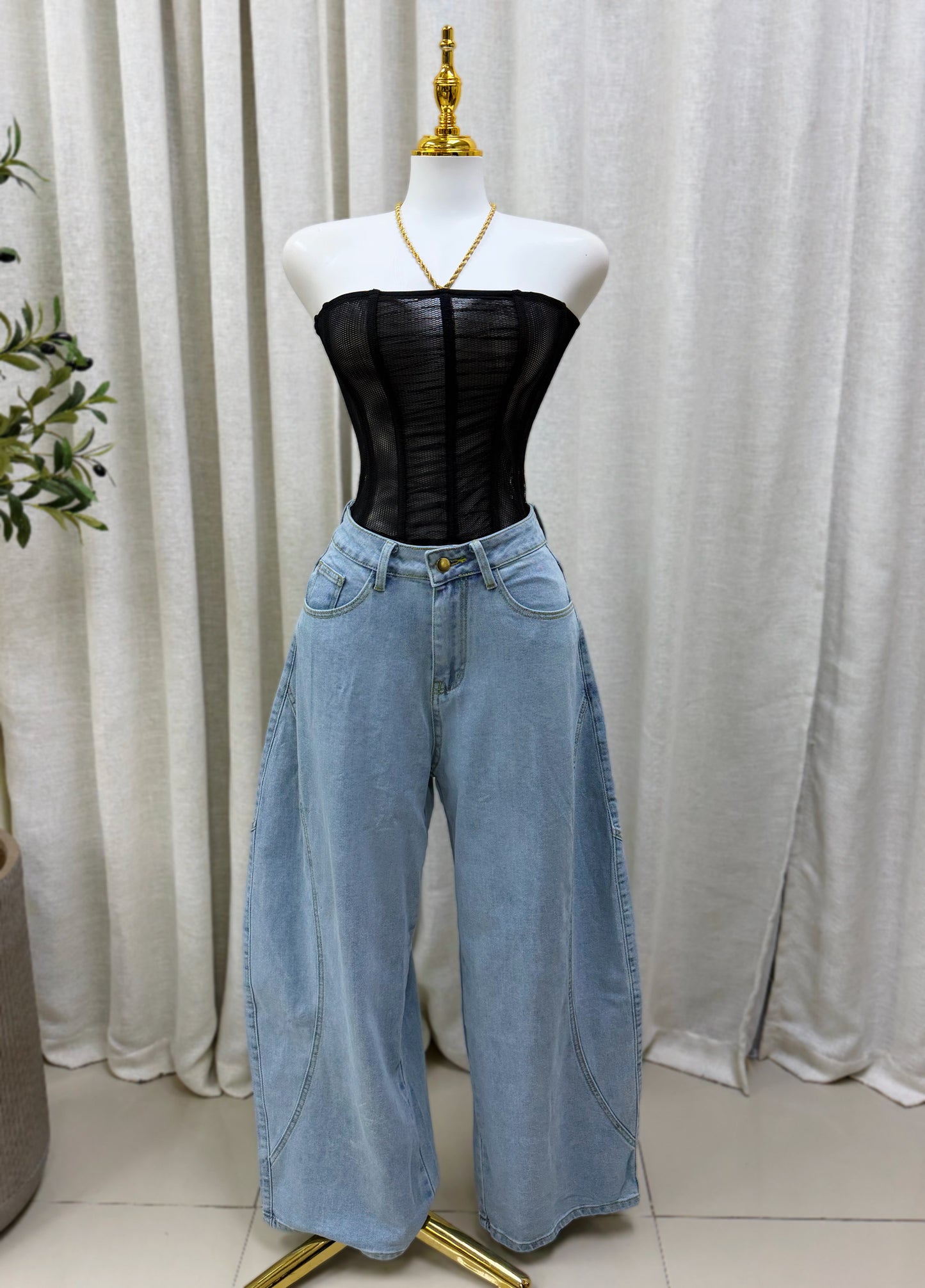 Ámbar Charms Detail Barrel Jean