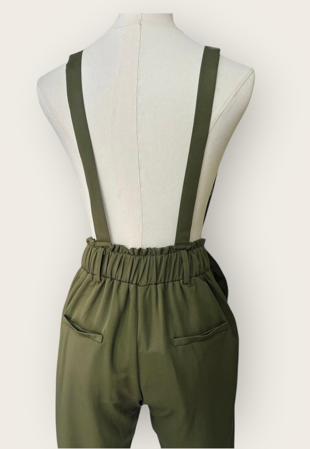 Olive Jumpsuit (Corre 1 size pequeño)