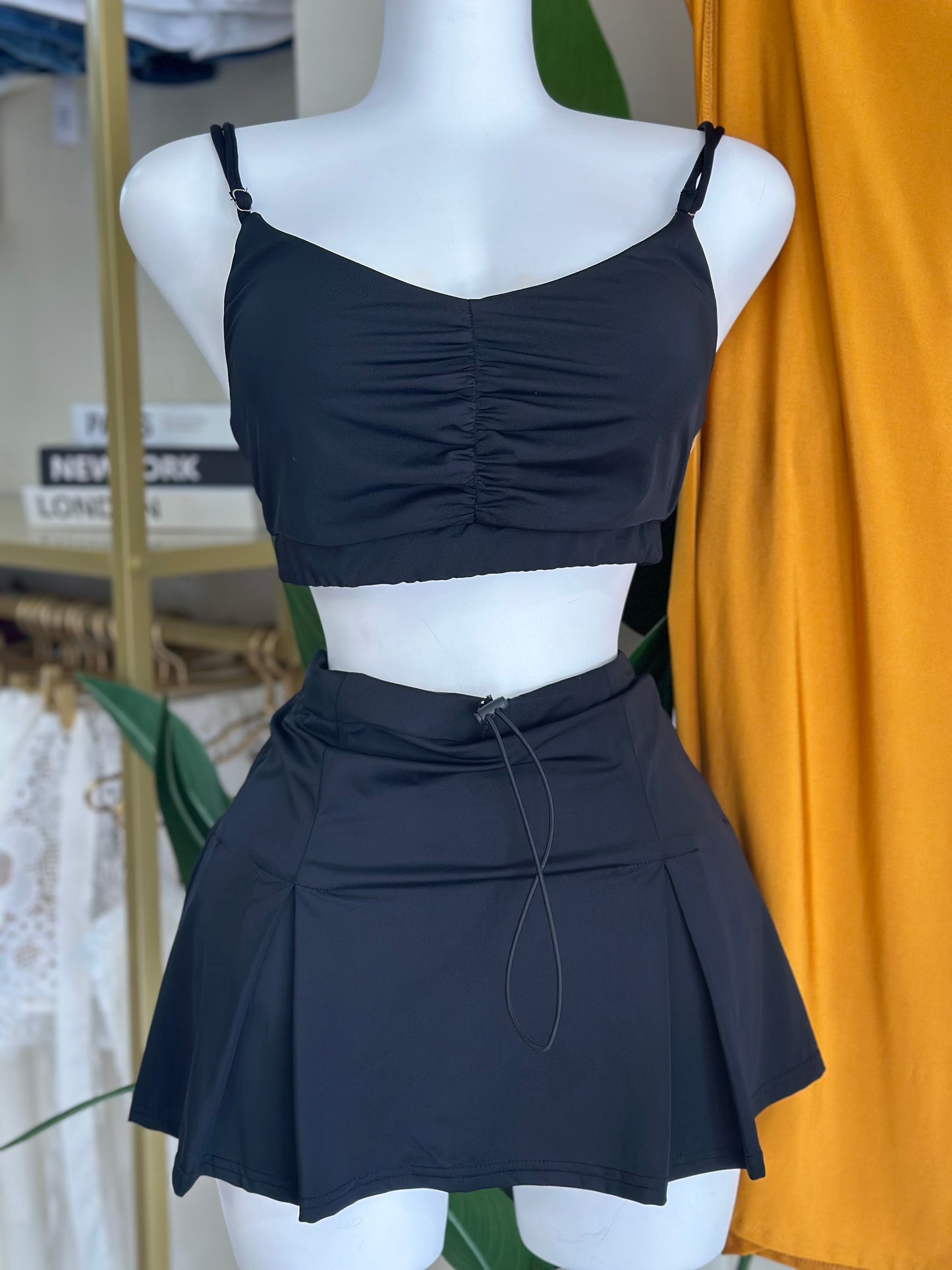 Tania Skort Set (Corre pequeño)
