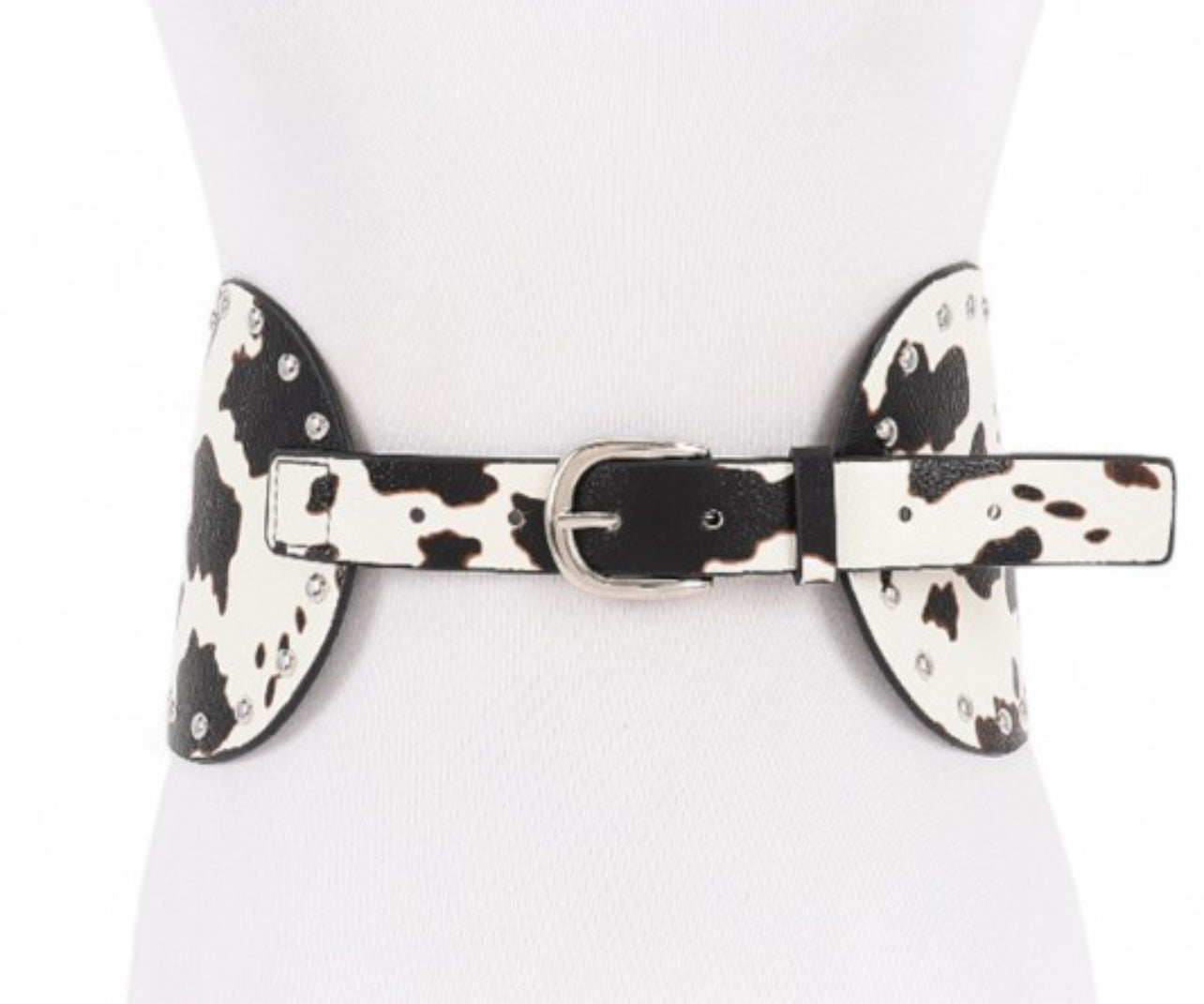 Cow Print Belt / Chicas XS o S, comunicarse al 787-399-0801, para detalles del cinturón. Podemos entallarlo a medida por un costo adicional.