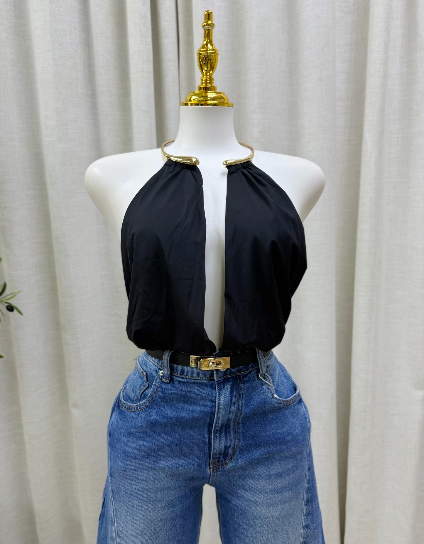 Amira Neck Detail Top (Black)