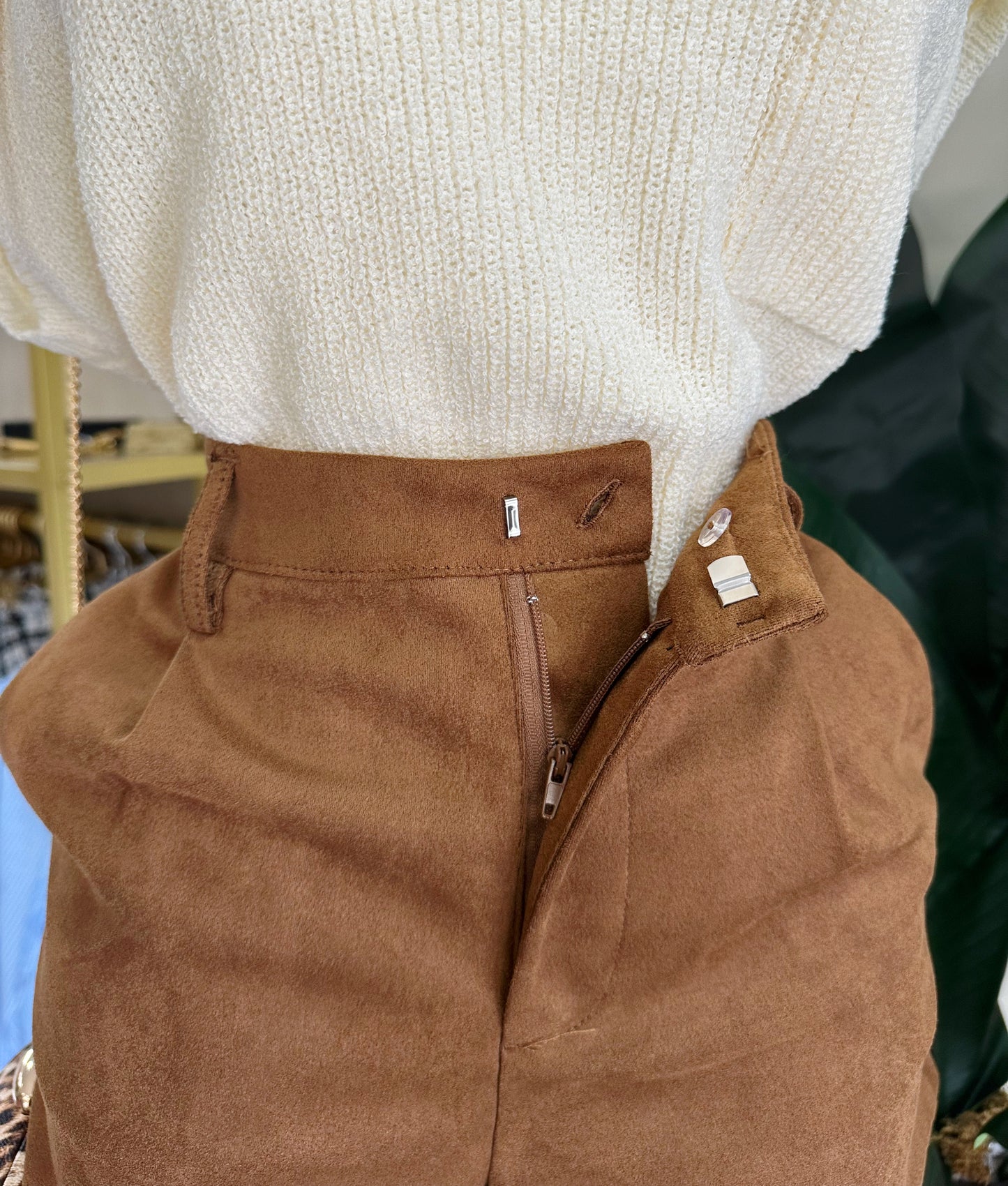 Grecia Suede Short (Camel)