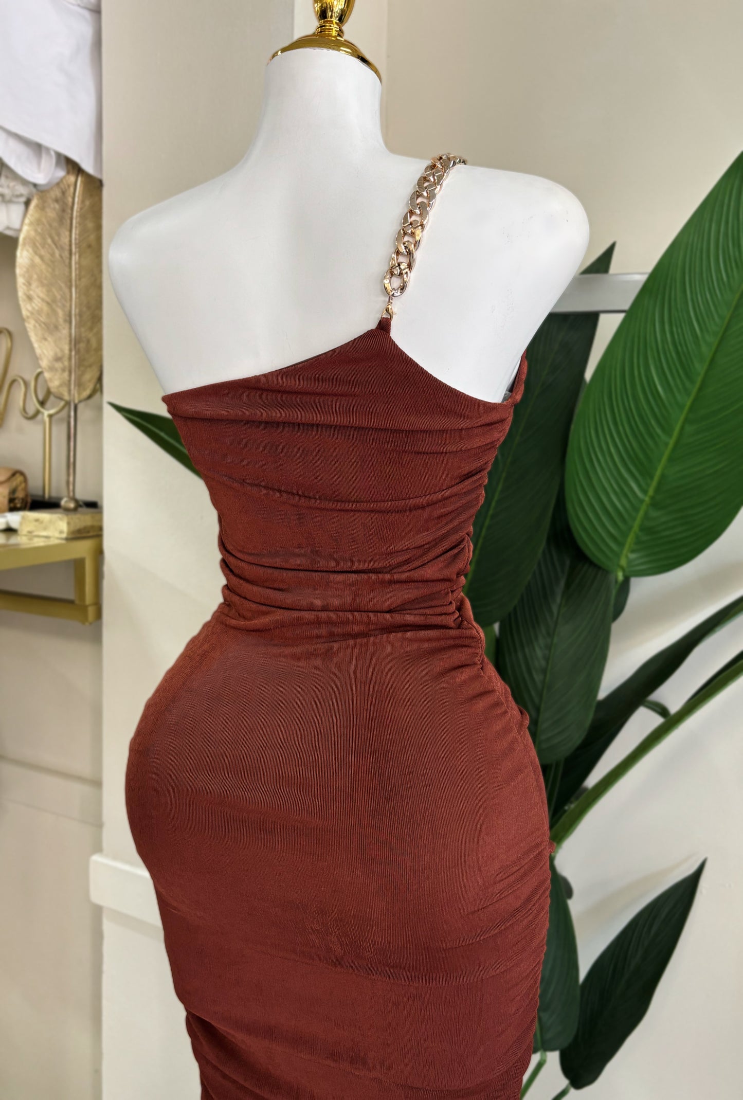 Aria Shoulder Detail Dress (Corre pequeño)