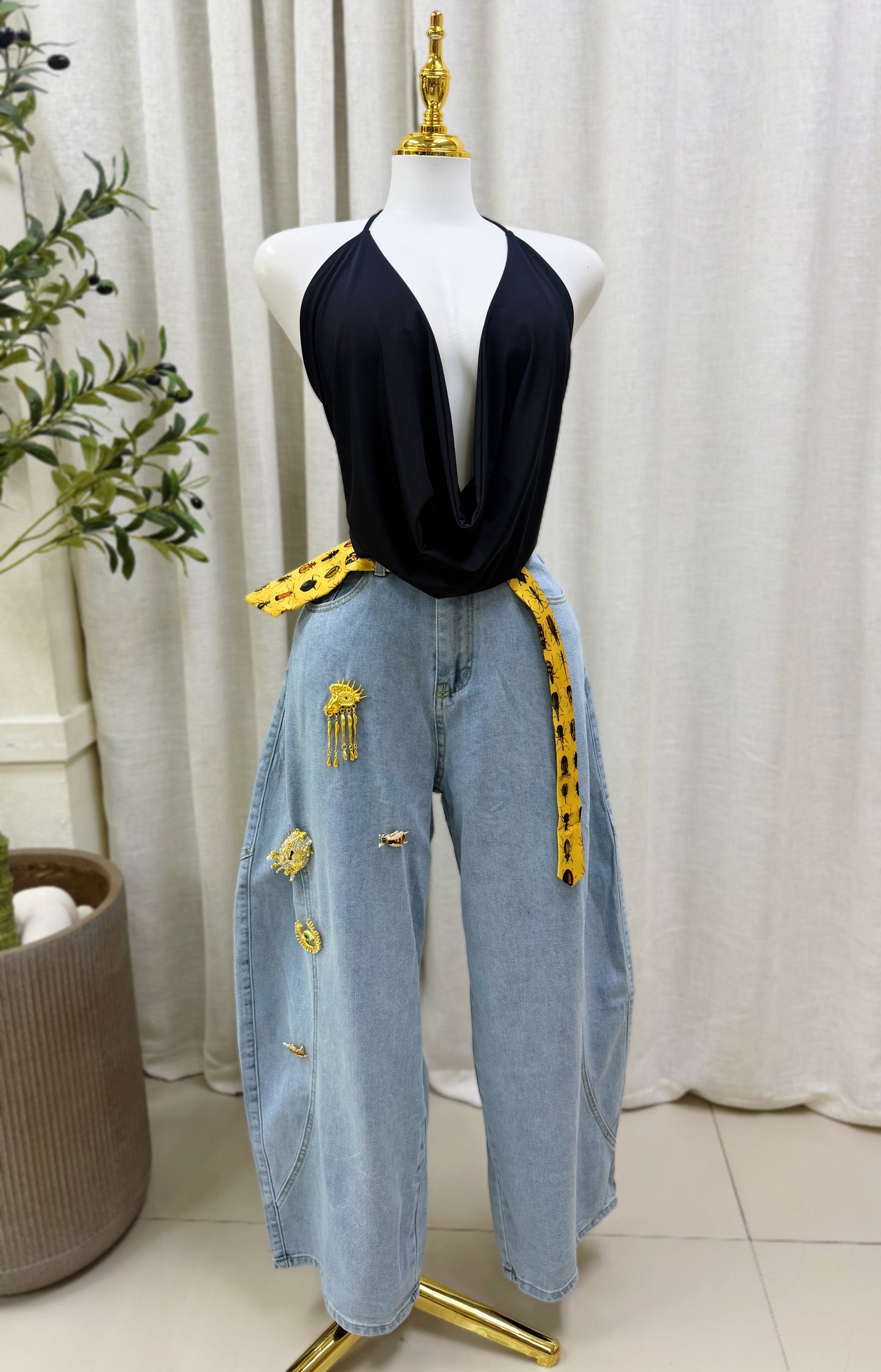 Ámbar Charms Detail Barrel Jean