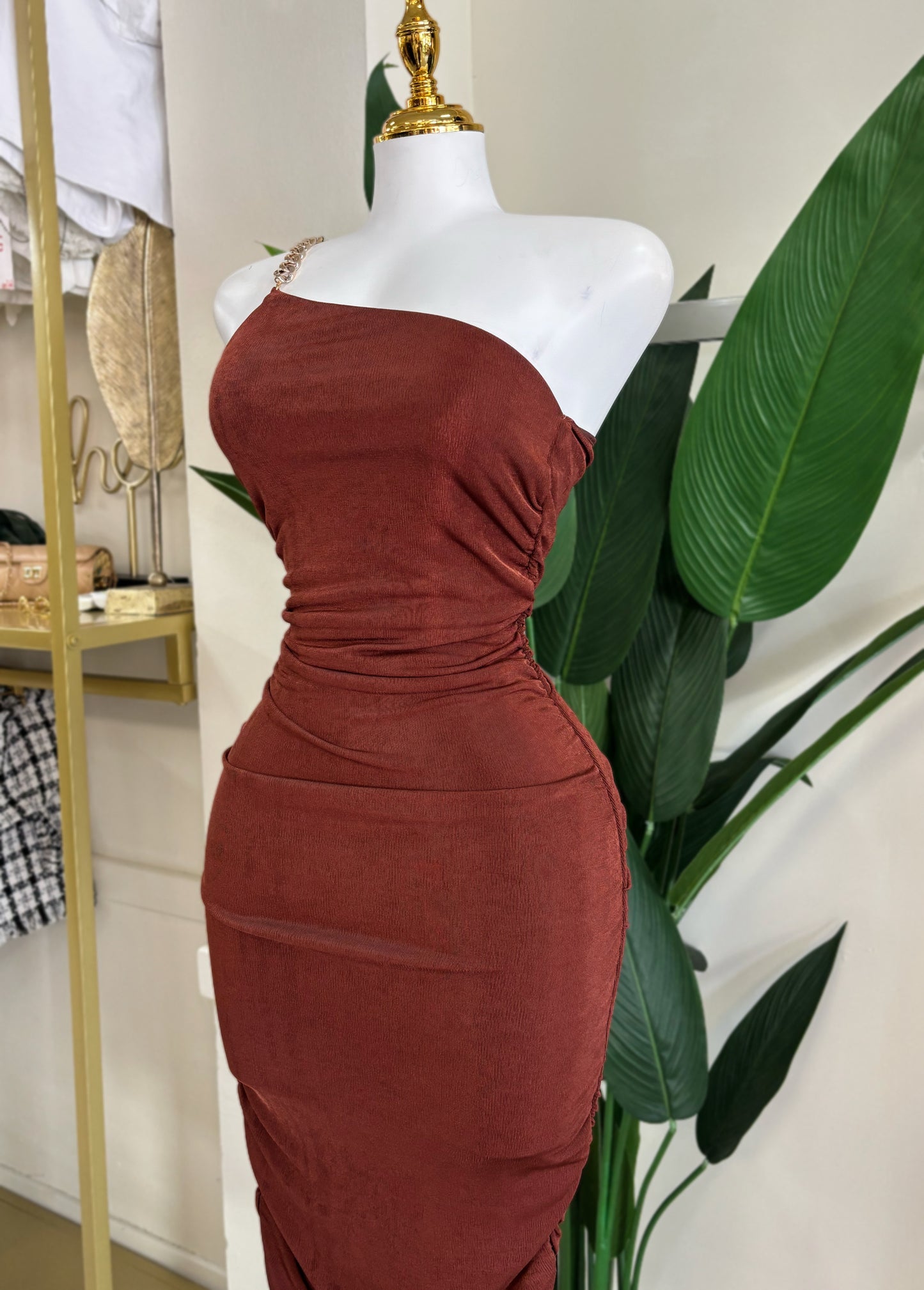 Aria Shoulder Detail Dress (Corre pequeño)