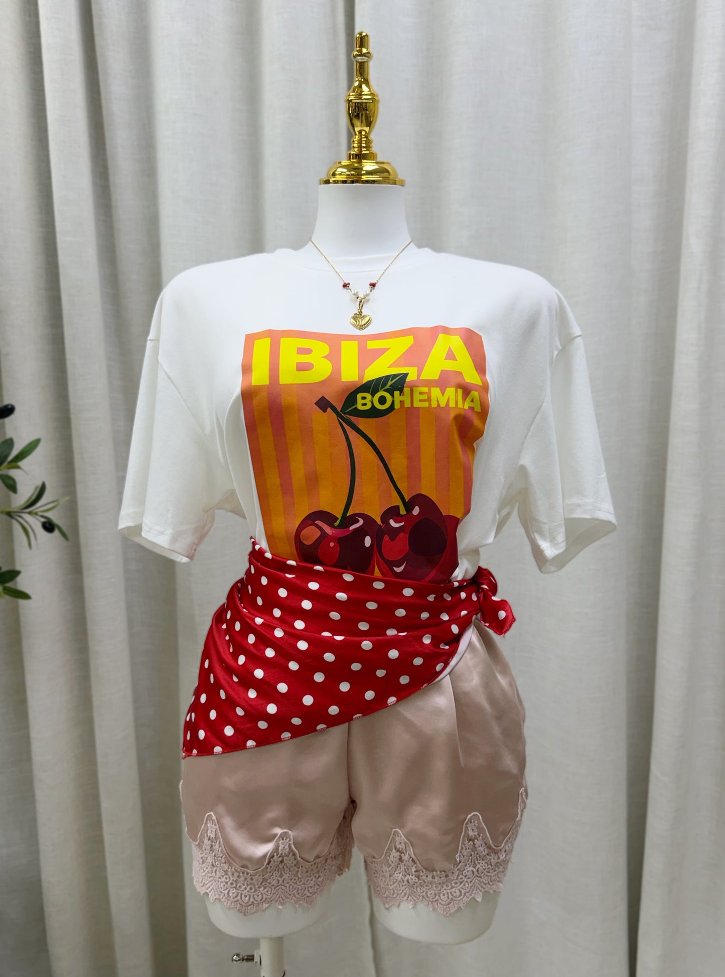 Bohemia Graphic Tee (Incluye el pañuelo)