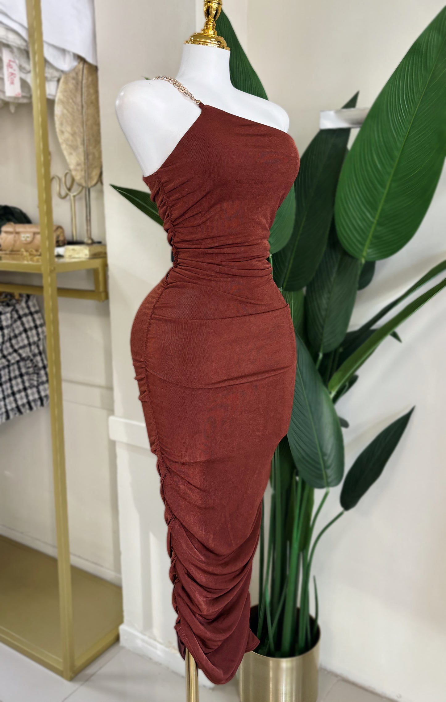 Aria Shoulder Detail Dress (Corre pequeño)