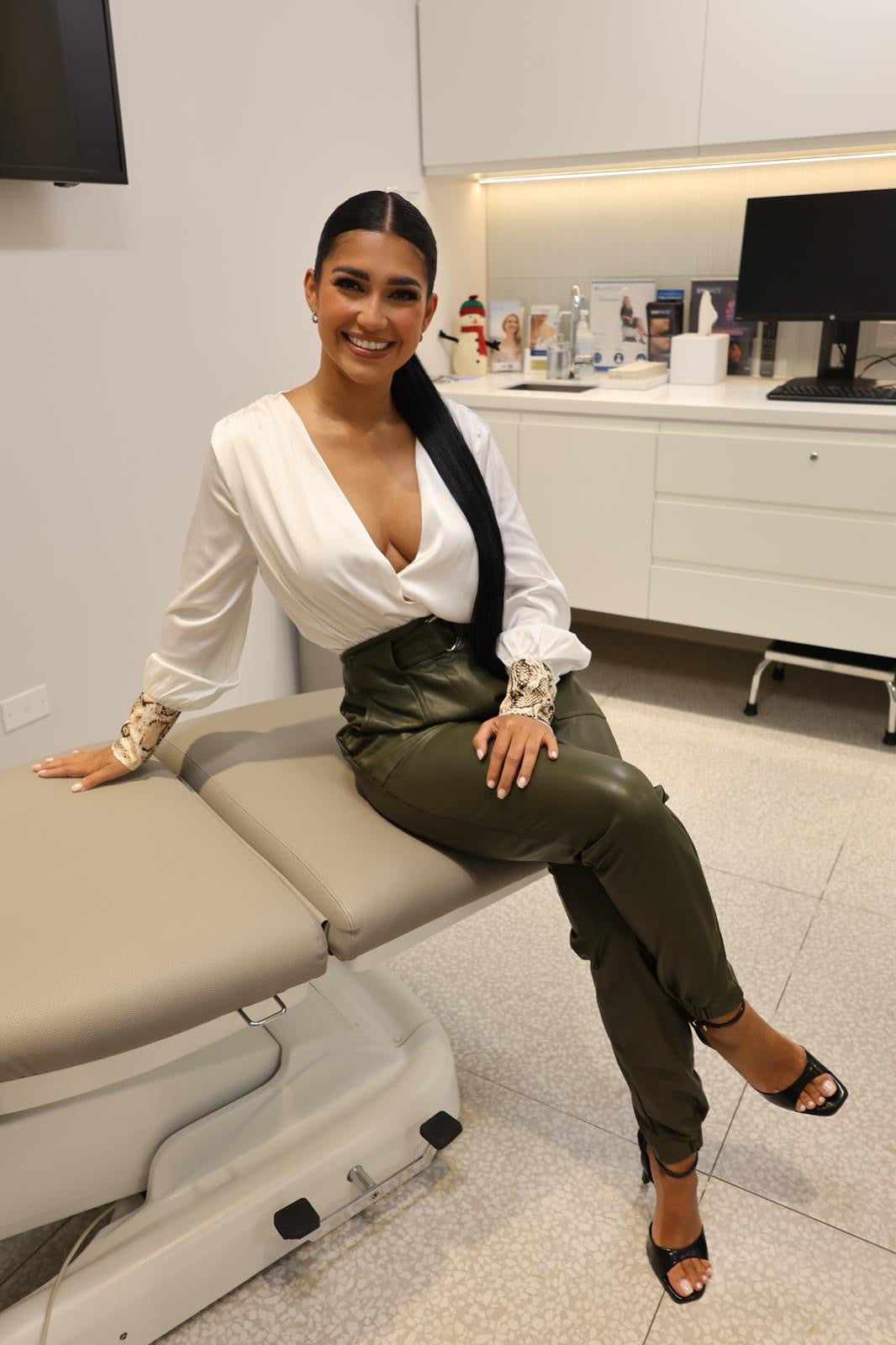 Lucía Olive Leather Pants