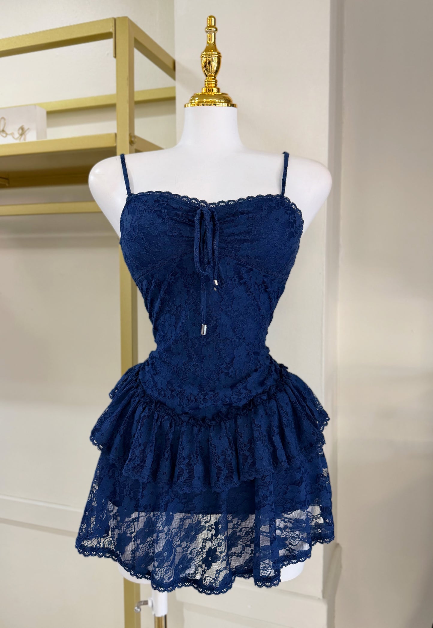Thalia Lace Dress (Corre pequeño)