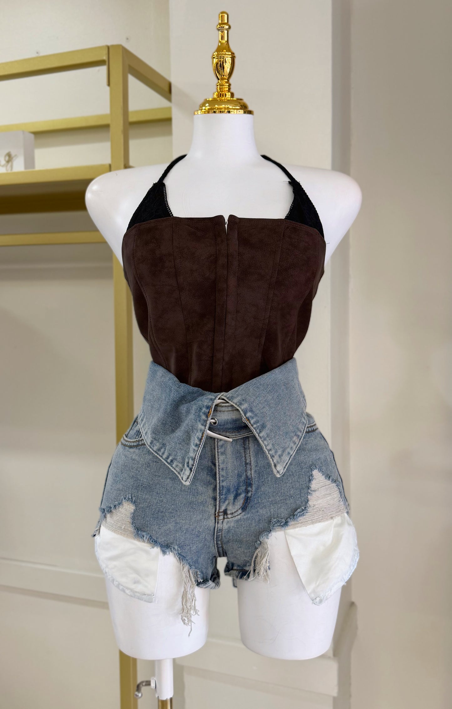 Bianca Distressed Short (Vintage Wash) Corre pequeño