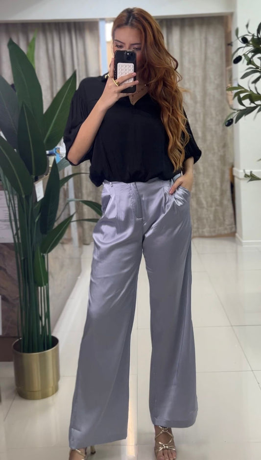 Elsa Bubble Hem Blouse (Negra)
