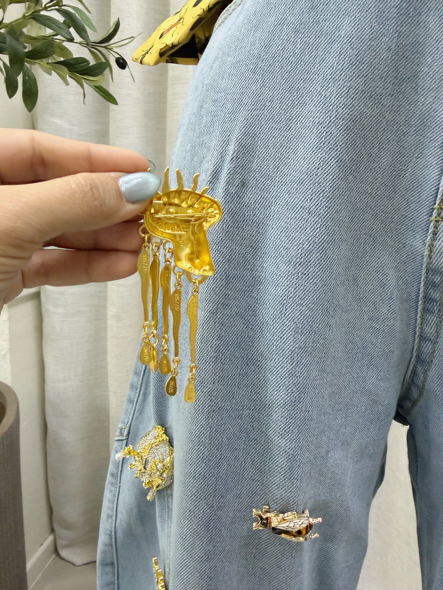 Ámbar Charms Detail Barrel Jean