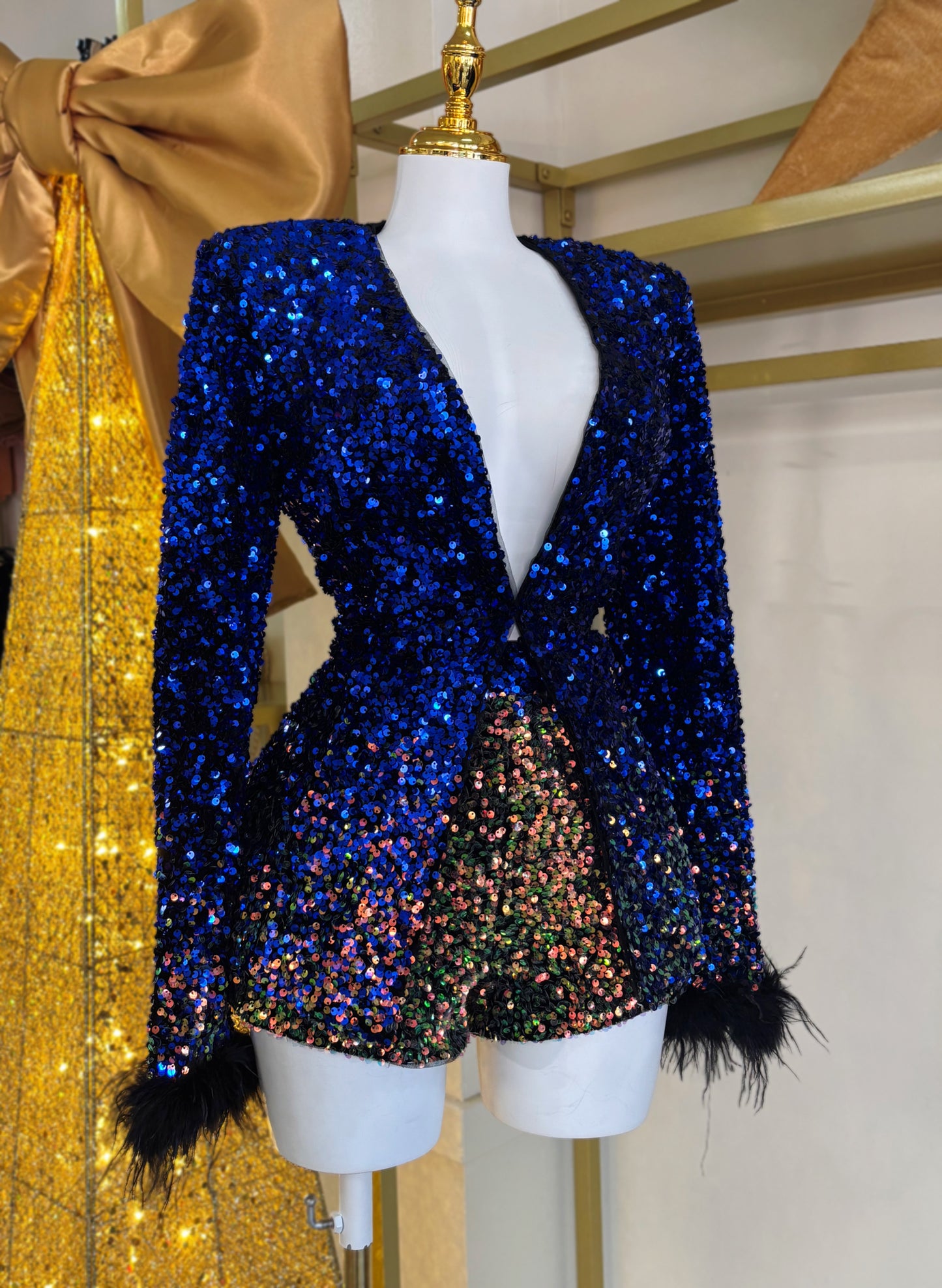Lara Sequin Blazer Set (Blue) Corre un poco ajustado la manga