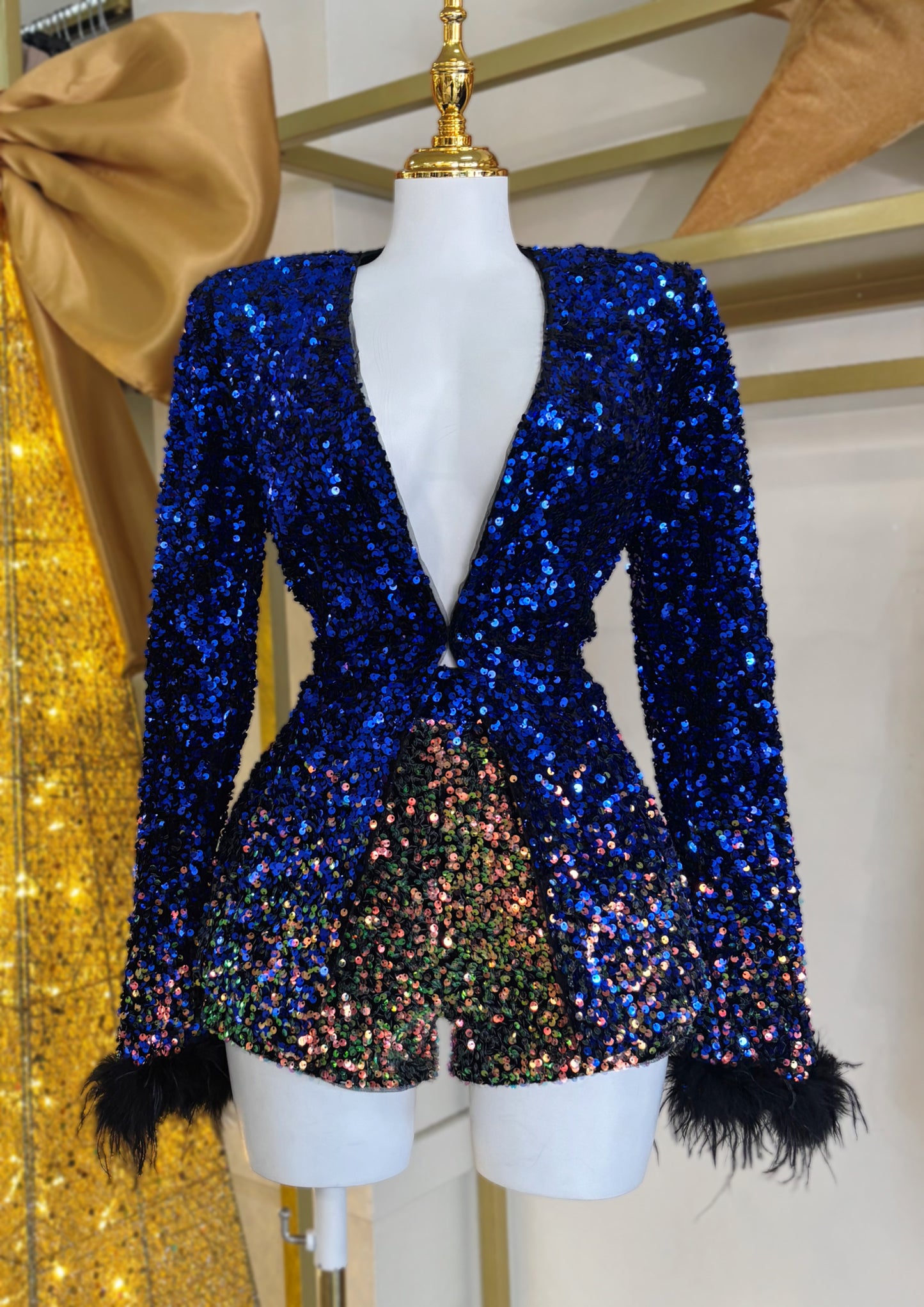 Lara Sequin Blazer Set (Blue) Corre un poco ajustado la manga