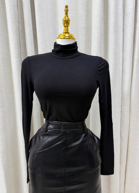 Elara Turtle Neck Basic Top (Black)
