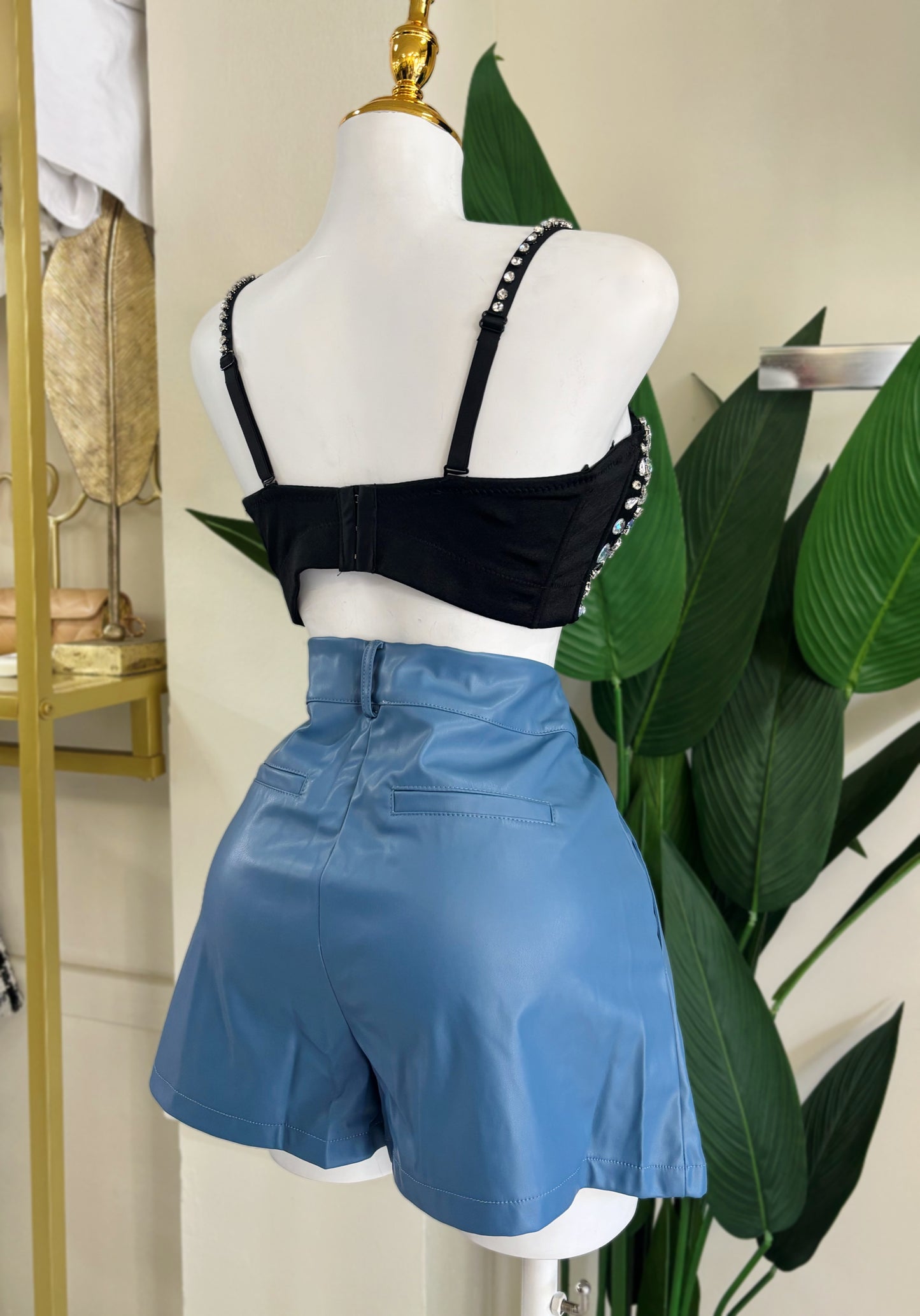 Isabella Leather Short (Corre pequeño)