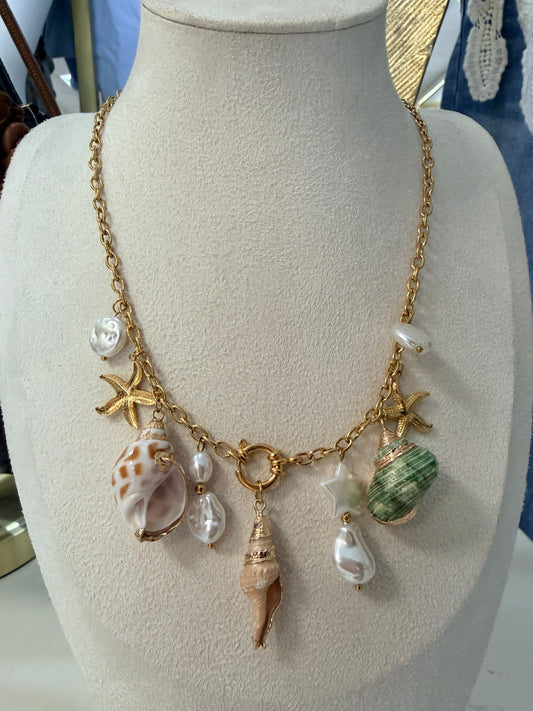 Mar vibes,  make it fashion.
Caracoles & estrellas 🌊✨ Hawaii Necklace 🐚