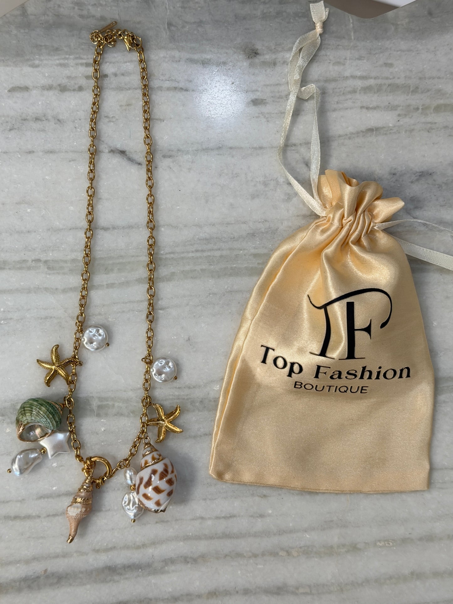Mar vibes,  make it fashion.
Caracoles & estrellas 🌊✨ Hawaii Necklace 🐚